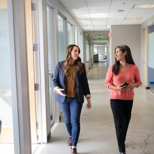 Beware Of Office Friendships! Watch Out For These 7 Signs Of Toxic Corporate People In Your Life