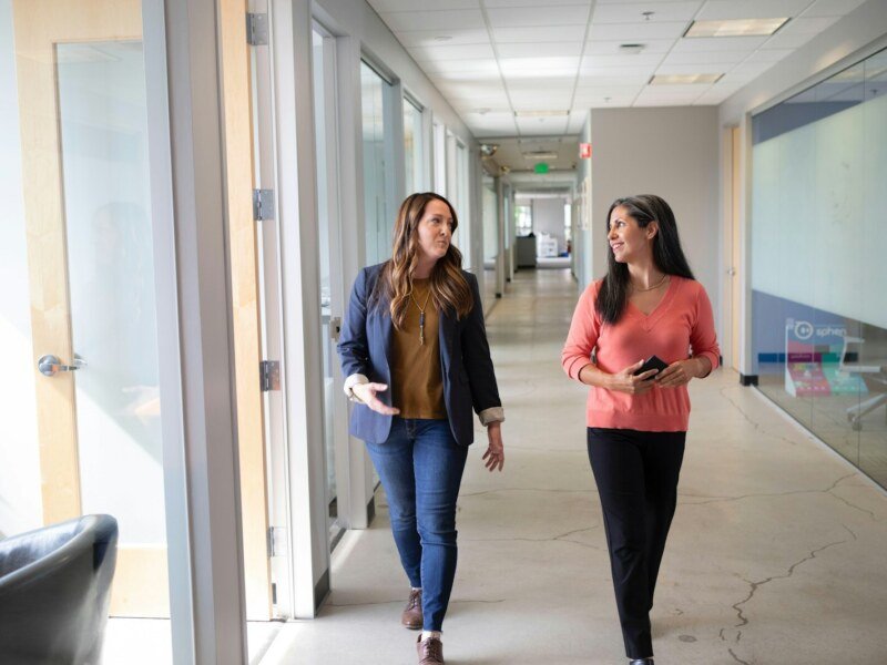 Beware Of Office Friendships! Watch Out For These 7 Signs Of Toxic Corporate People In Your Life