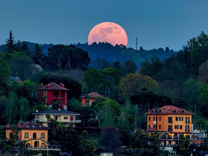Strawberry Moon 2026: Best Times And Places To Watch In Metro Vancouver