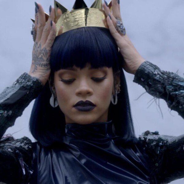 Rihanna Wins Hearts After Learning Kanien'kéha Phrase from Flight Attendant