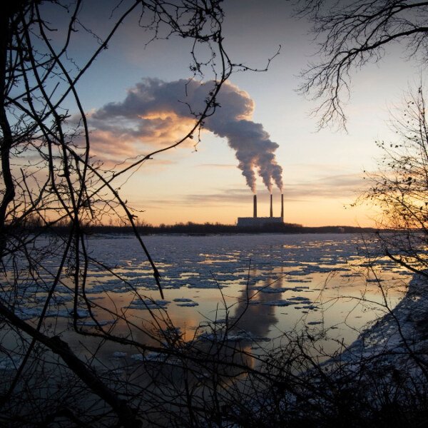 Canada Data Centre Impact Concerns Grow as Poll Highlights Fears Over Water and Environment