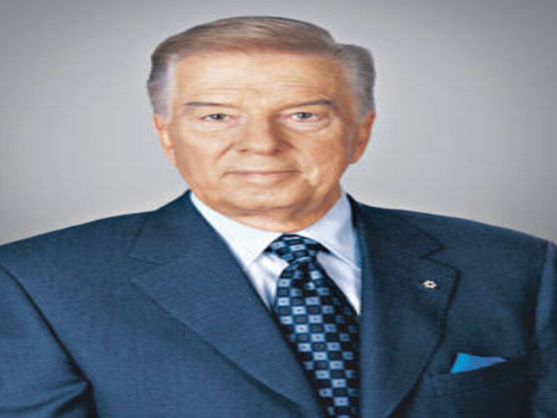 Canadian Broadcasting Icon Lloyd Robertson Dies at 92, Leaving Behind a Historic Legacy